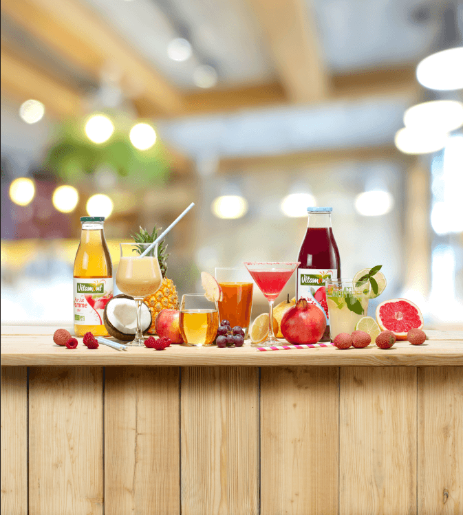 bar avec des jus de fruits