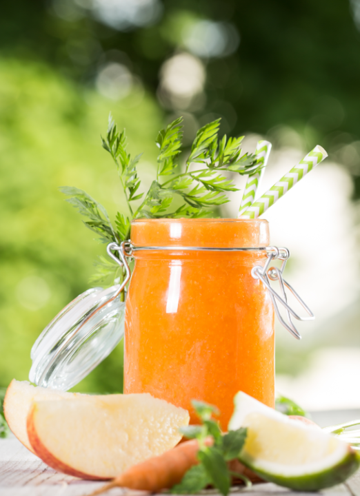 Cocktail au jus de fruits et légumes bio