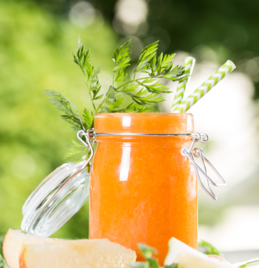 Cocktail au jus de fruits et légumes bio