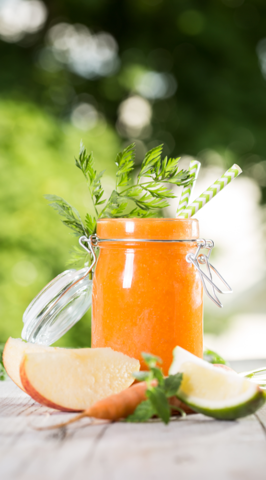 Cocktail au jus de fruits et légumes bio