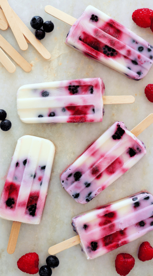 yaourt glacé et confiture de fruits